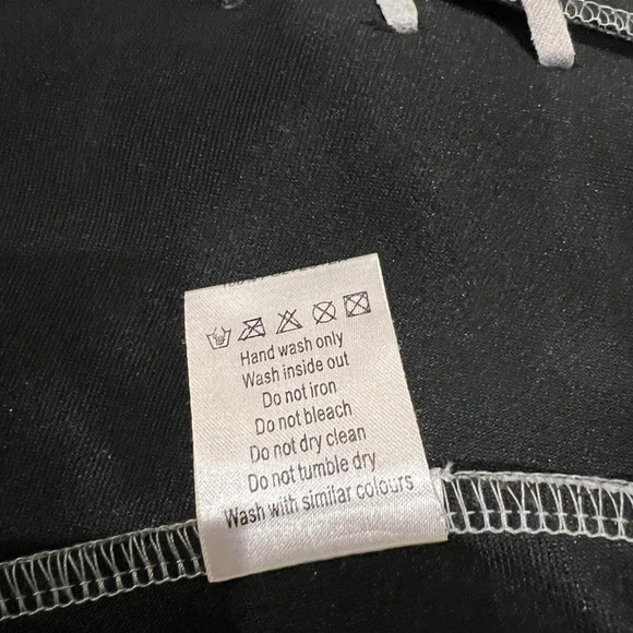 Misguided size 6 Mini Skirt tie embellishment and slit - Picture 8 of 8